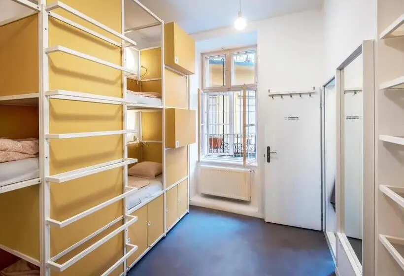 Geteiltes Mehrbettzimmer, Avenue Hostel