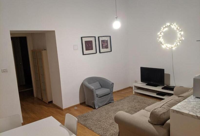 اتاق لوکس, Avenue Hostel