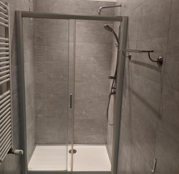 اتاق لوکس, Avenue Hostel