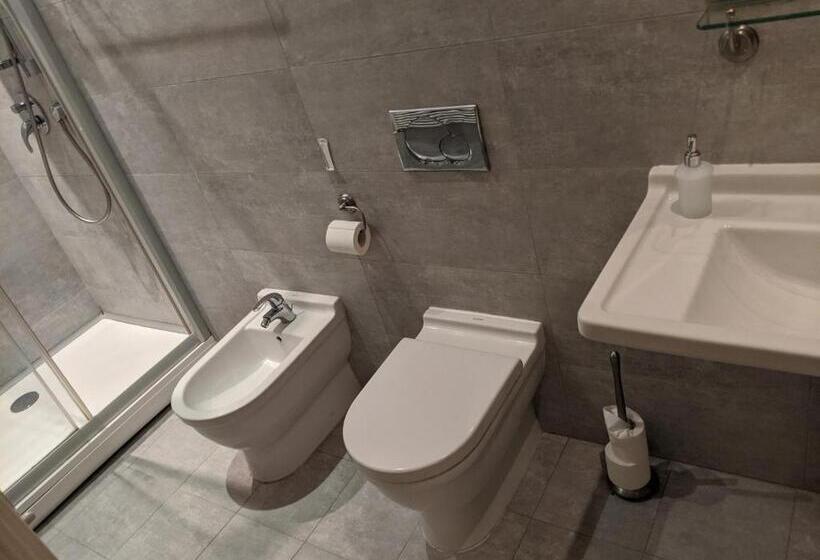 اتاق لوکس, Avenue Hostel