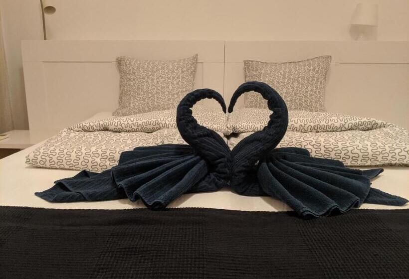 اتاق لوکس, Avenue Hostel