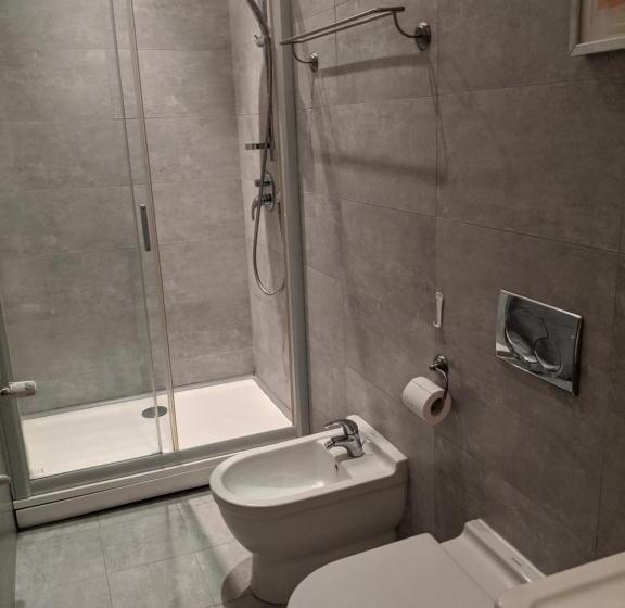 اتاق لوکس, Avenue Hostel