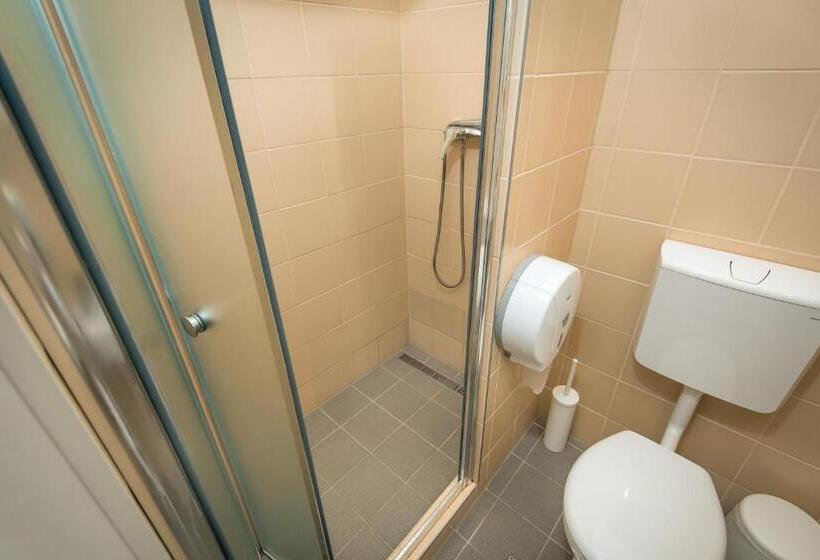 Capsule, Avenue Hostel