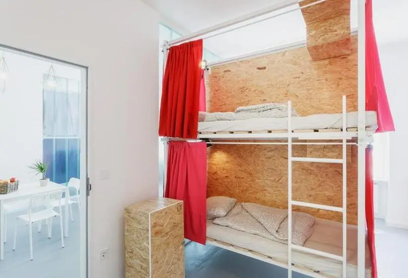 4 Bett Standardzimmer, Avenue Hostel