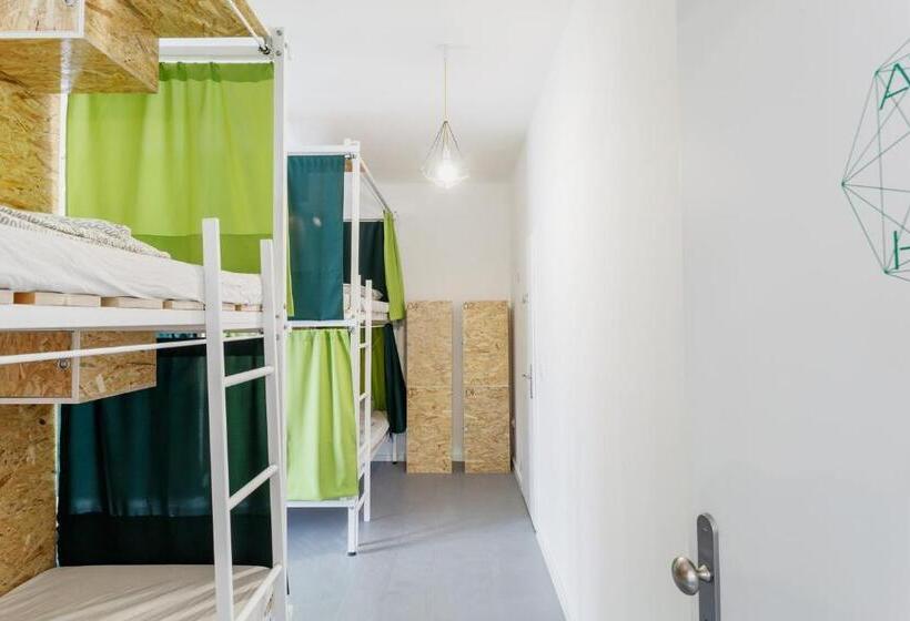 共用房间的床, Avenue Hostel