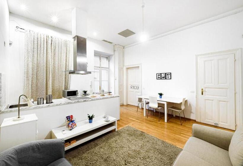 اتاق لوکس, Avenue Hostel