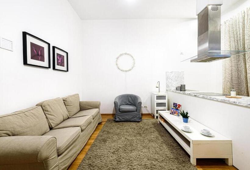 اتاق لوکس, Avenue Hostel