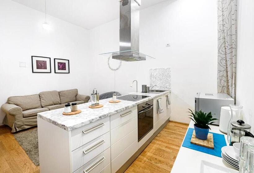 اتاق لوکس, Avenue Hostel