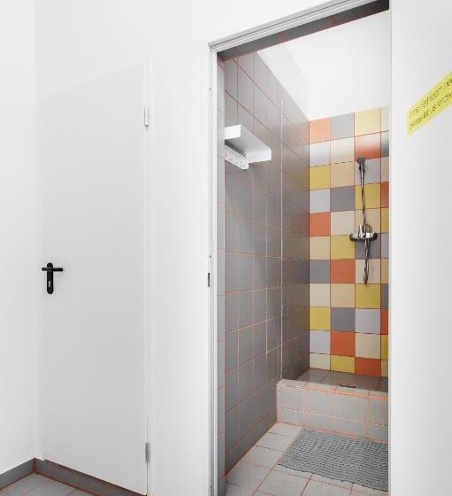 اتاق استاندارد چهار تخته, Avenue Hostel