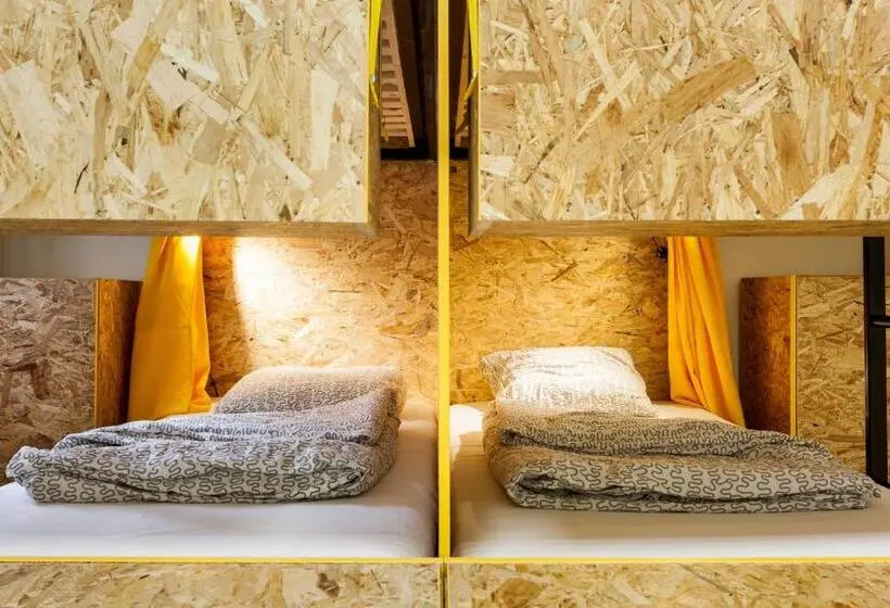4 Bett Standardzimmer, Avenue Hostel