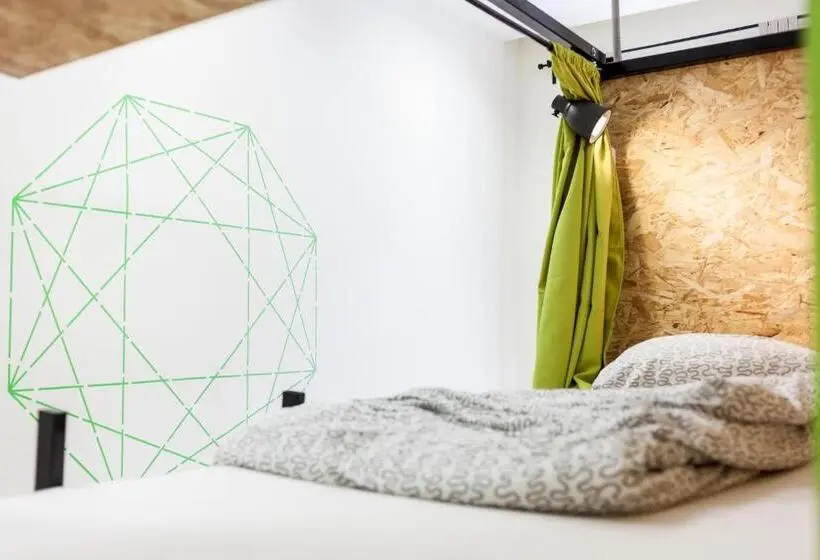 4 Bett Standardzimmer, Avenue Hostel
