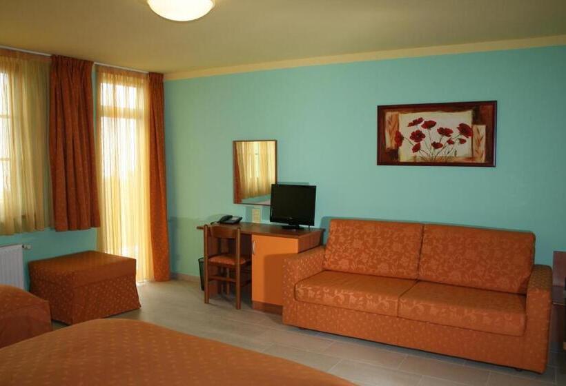 غرفة قياسية رباعية, Panoráma Panzió