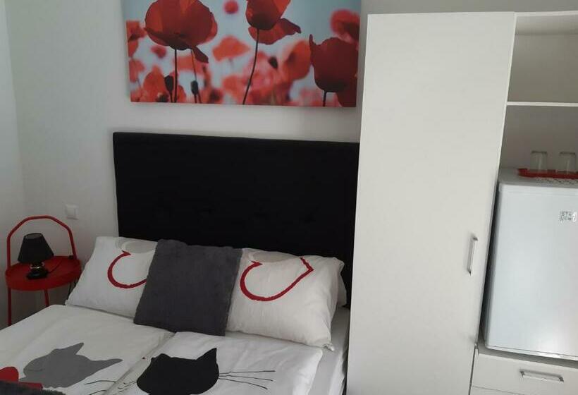 Quarto Estandar Interior, Szalay Villa