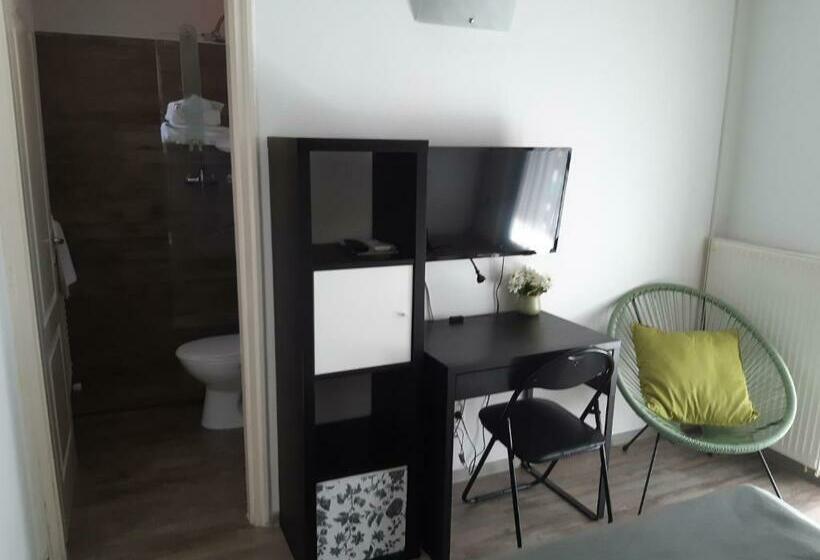 غرفة قياسية داخلية, Szalay Villa