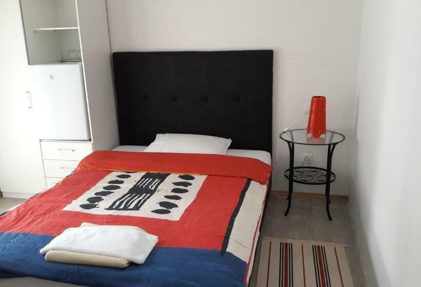 Quarto Estandar Interior, Szalay Villa