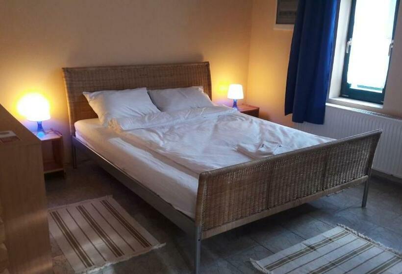Quarto Estandar Cama King para Deficientes Físicos, Szalay Villa