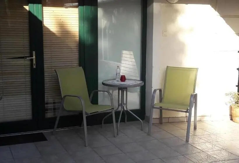 اتاق استاندارد با تخت بزرگ برای معلولان, Szalay Villa