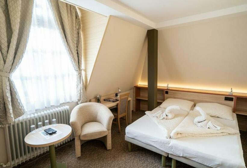 اتاق استاندارد چهار تخته, Szilvia Gästehaus
