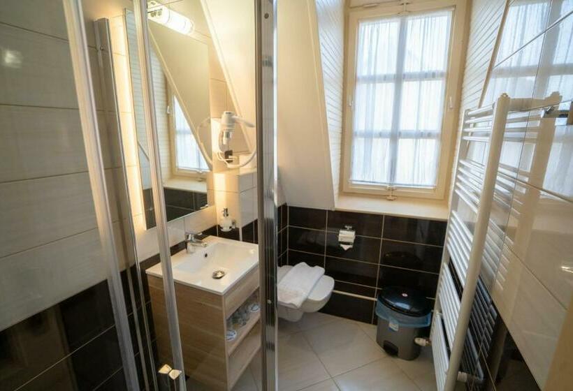 اتاق استاندارد چهار تخته, Szilvia Gästehaus