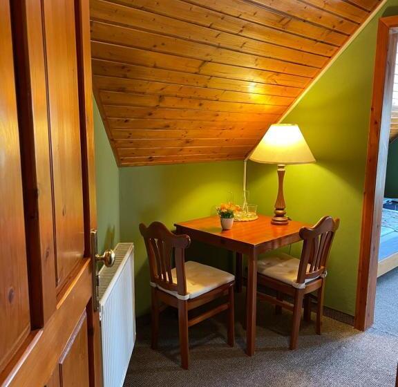 패밀리 룸, Villa Astoria