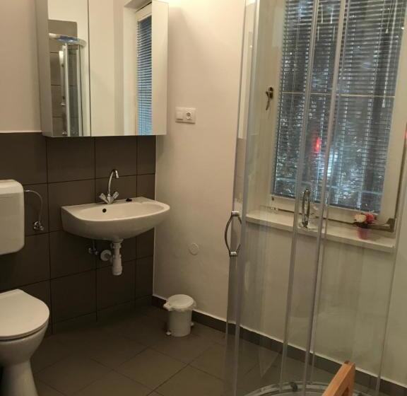 패밀리 룸, Villa Astoria