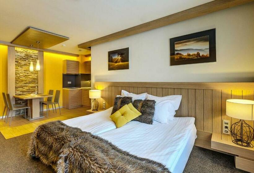 标准工作室, Amira Boutique