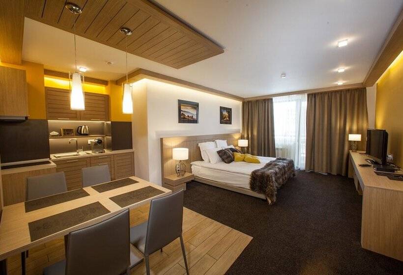 标准工作室, Amira Boutique