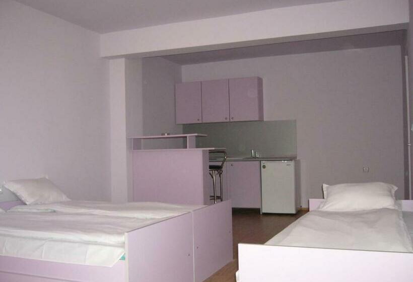 סוויטה עם מרפסת, Complex Exotica