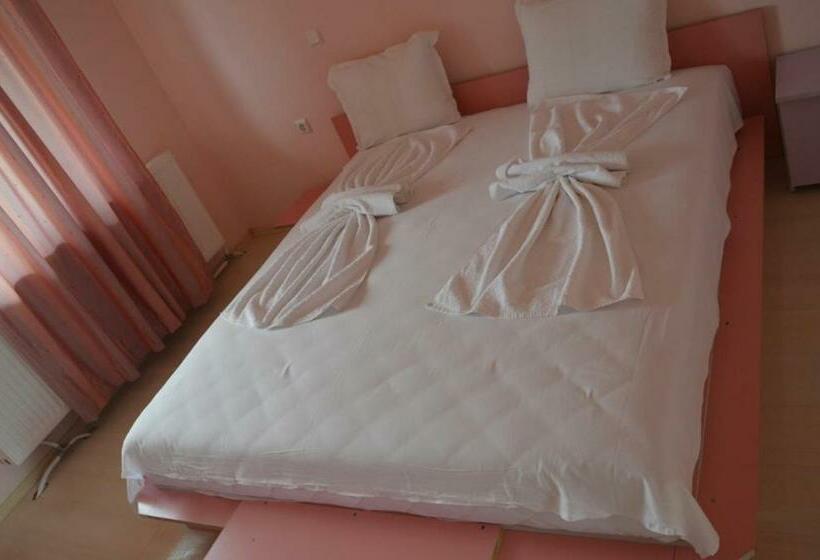 סוויטה עם מרפסת, Complex Exotica