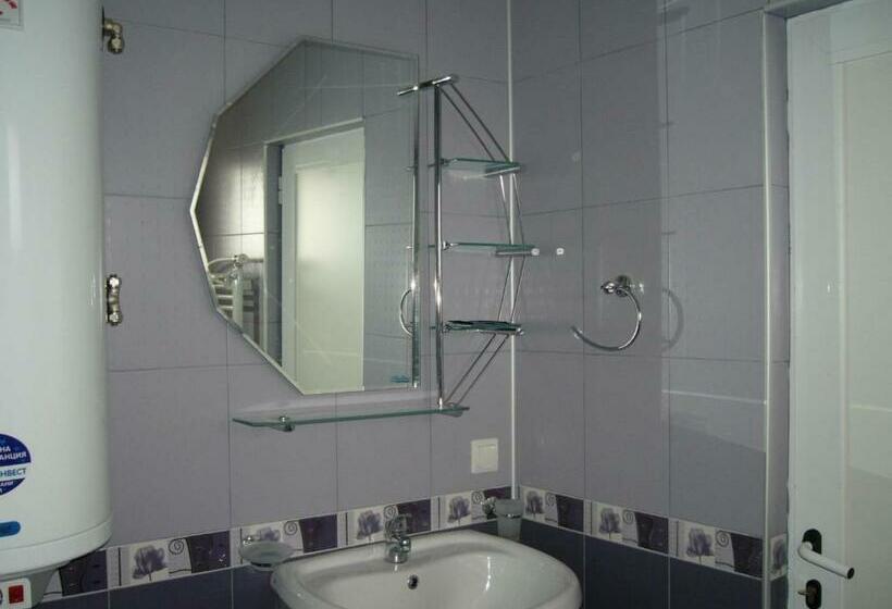 סוויטה עם מרפסת, Complex Exotica