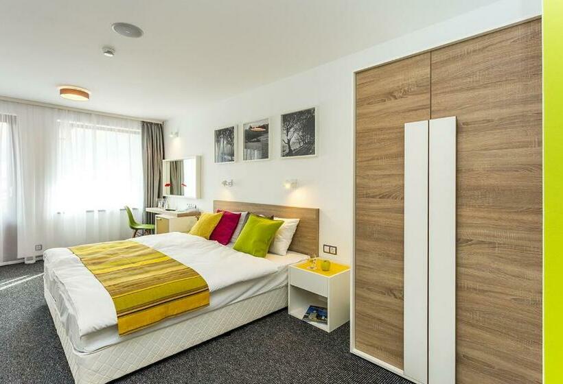 غرفة قياسية مزوَّدة بشُرفة, Compliment