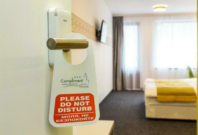 غرفة قياسية مزوَّدة بشُرفة, Compliment