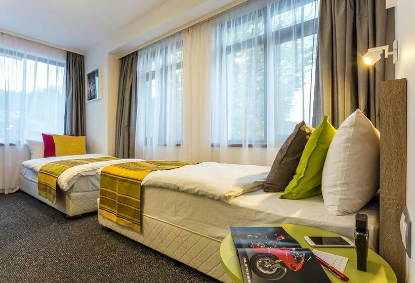 غرفة قياسية مزوَّدة بشُرفة, Compliment