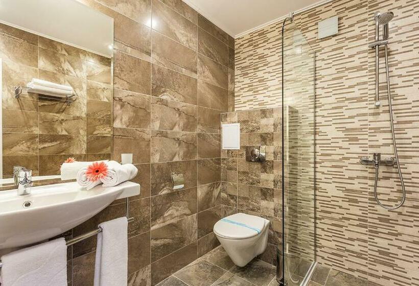 غرفة قياسية, Compliment