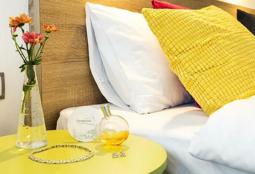 غرفة قياسية, Compliment