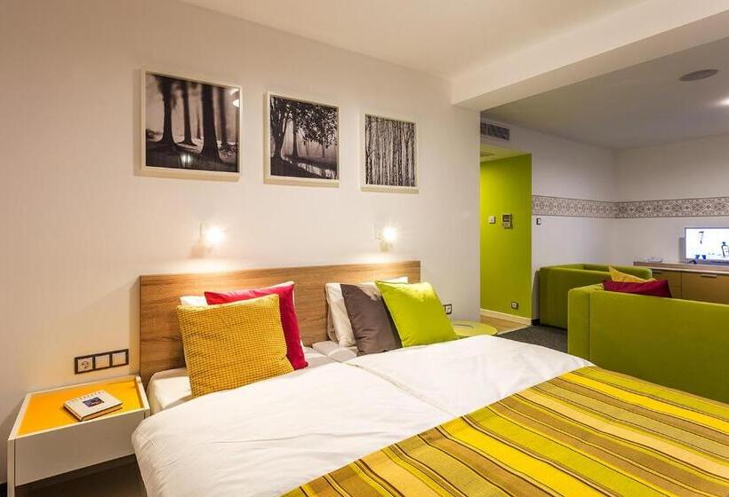 شقة غرفة واحدة, Compliment