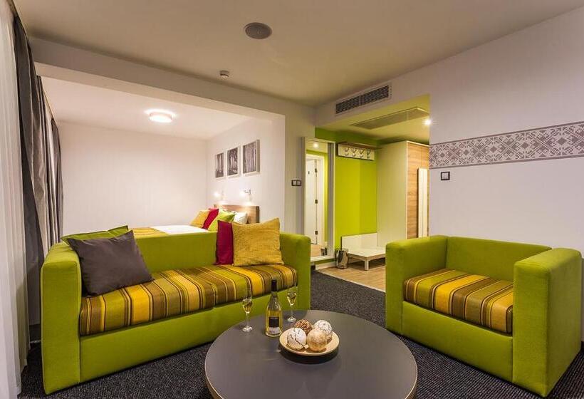 شقة غرفة واحدة, Compliment