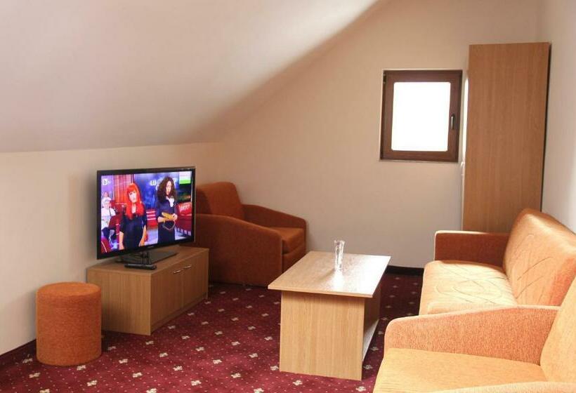 ジュニアスイート, Coop Rozhen