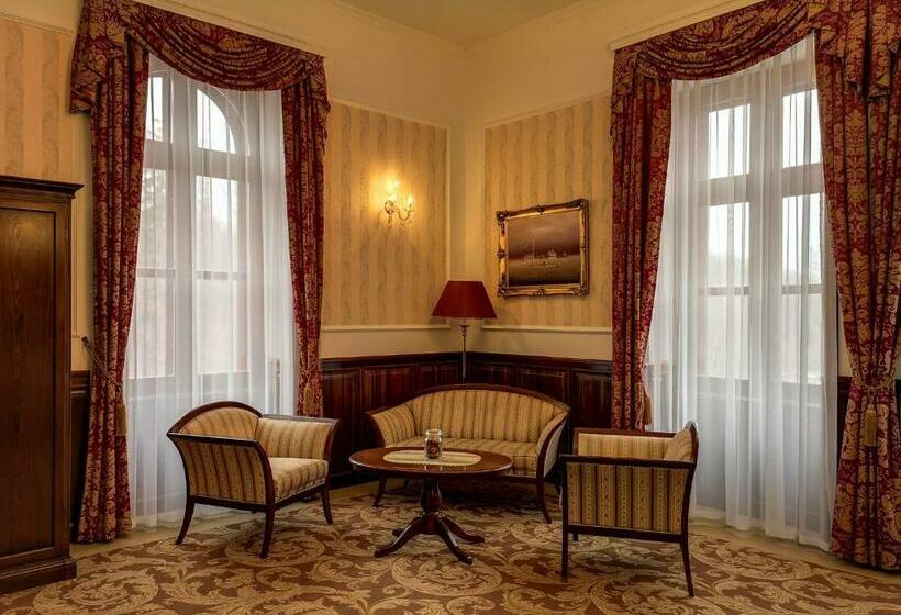 带按摩浴盆的套房, Kastélyhotel Sasvár Resort