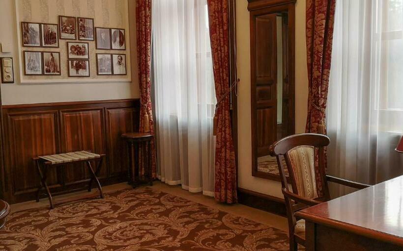 带按摩浴盆的套房, Kastélyhotel Sasvár Resort