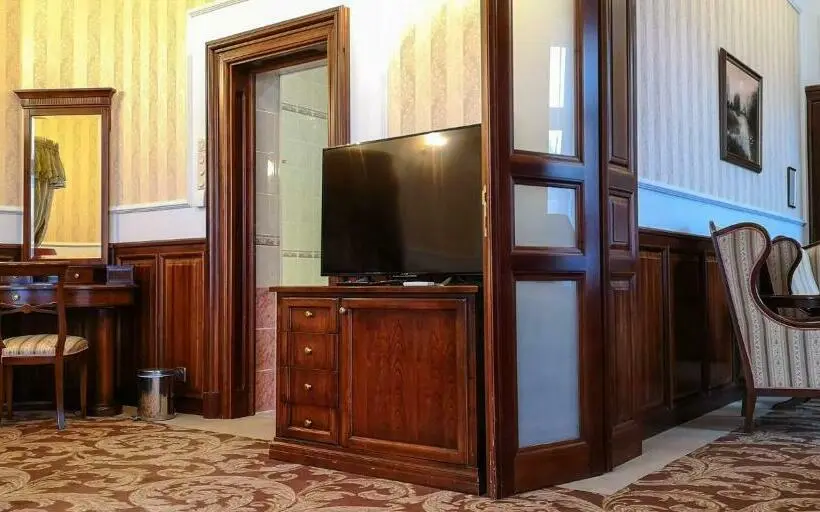 Sviitti Poreallas, Kastélyhotel Sasvár Resort