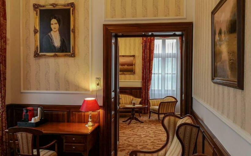 带按摩浴盆的套房, Kastélyhotel Sasvár Resort