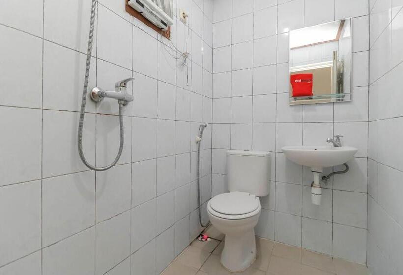 Полулюкс, Reddoorz Plus @ Karet Pedurenan 3