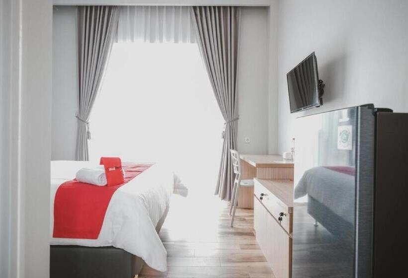 Полулюкс, Reddoorz Plus @ Karet Pedurenan 3