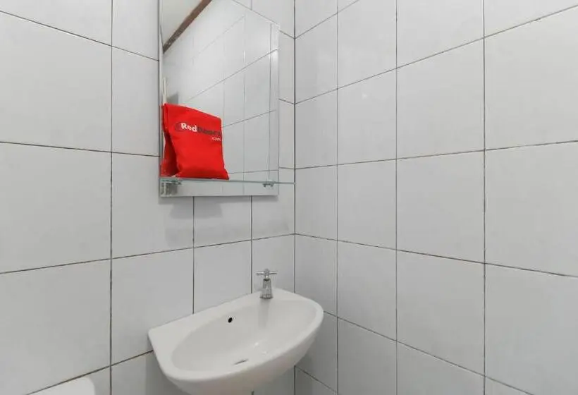 エコノミールーム, Reddoorz Plus @ Karet Pedurenan 3
