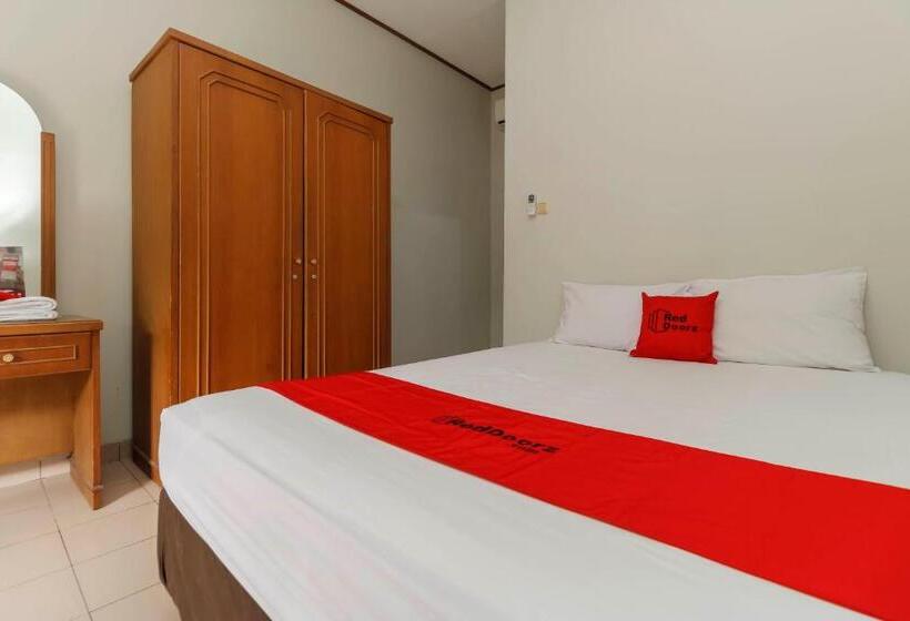 Номер Economy, Reddoorz Plus @ Karet Pedurenan 3
