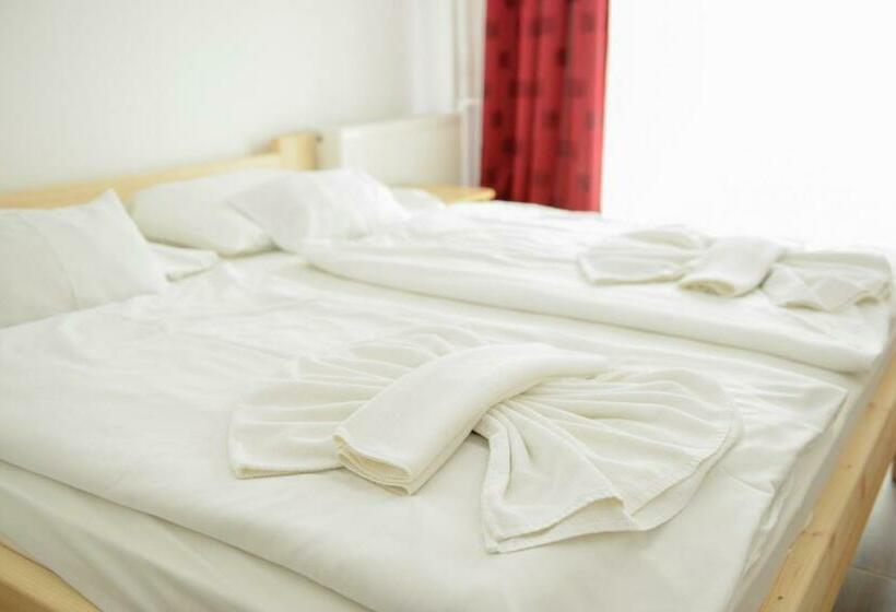 غرفة قياسية, Thermal Panzió Igal