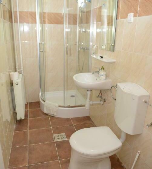 غرفة قياسية, Thermal Panzió Igal