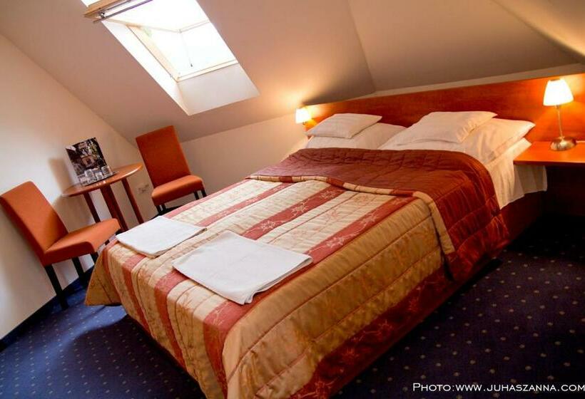 חדר סטנדרט, Tókert Szálloda és étterem