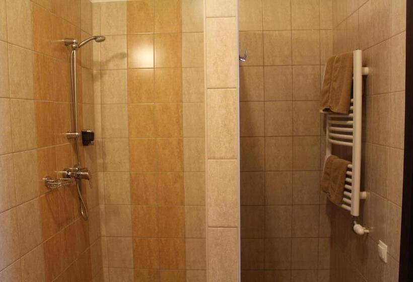 דירת חדר, Tokajvár